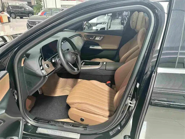 Mercedes-Benz E-Class — Фото автомобиля 6