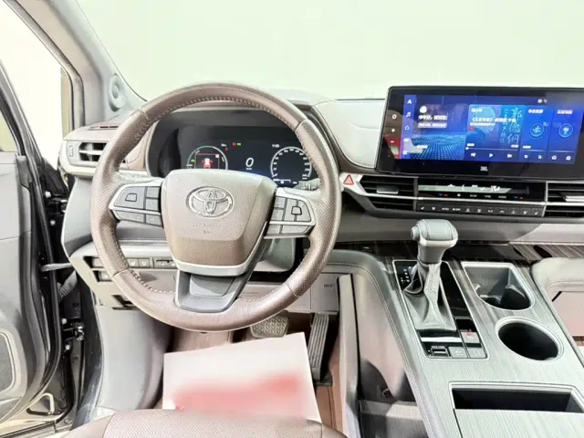 Toyota Sienna — Фото автомобиля 3
