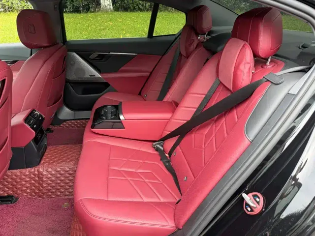 BMW 5 Series — Фото автомобиля 12