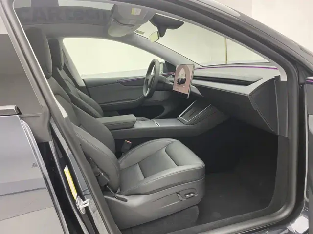 Tesla Model Y — Фото автомобиля 18