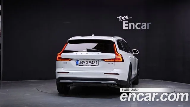 Volvo V60 — Фото автомобиля 3
