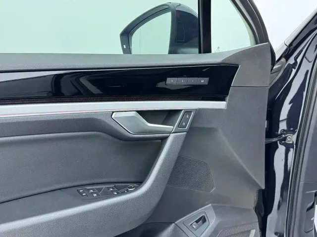 Volkswagen Touareg — Фото автомобиля 14