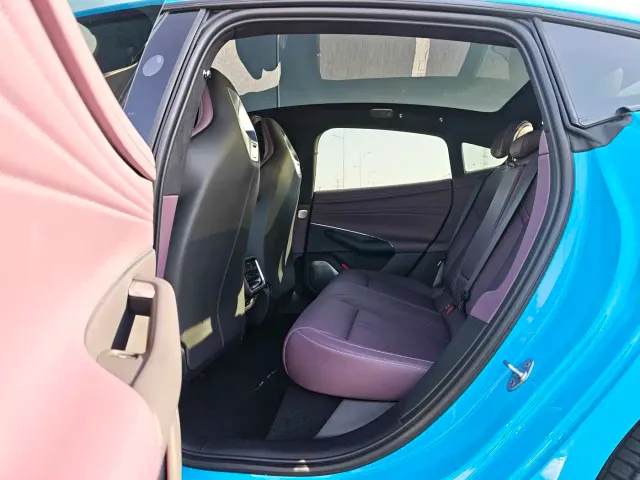 Xiaomi SU7 — Фото автомобиля 7