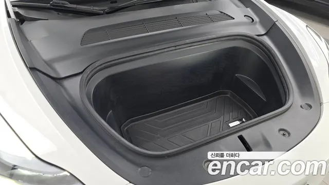 Tesla Model Y — Фото автомобиля 6