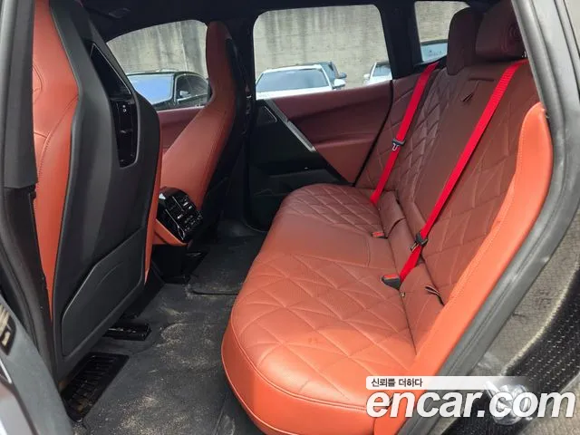 BMW iX — Фото автомобиля 11