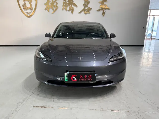 Фотография автомобиля — Tesla Model 3