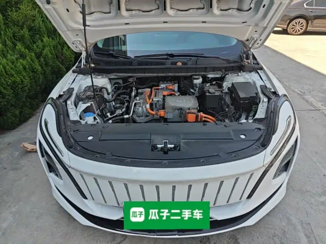 Hongqi E-QM5 — Фото автомобиля 19