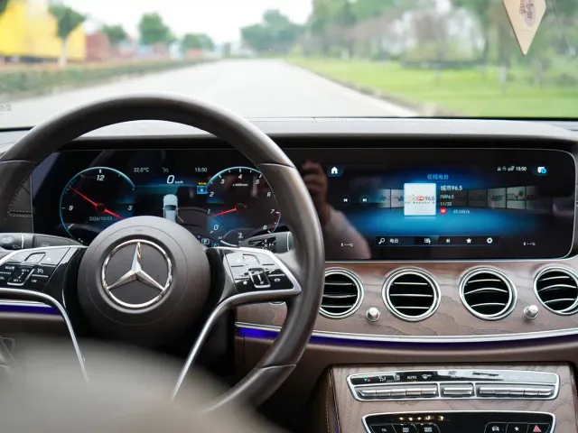 Mercedes-Benz E-Class — Фото автомобиля 16