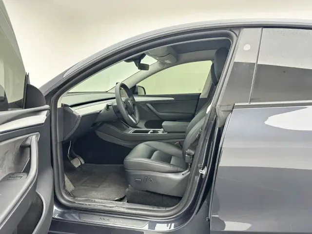 Tesla Model Y — Фото автомобиля 10