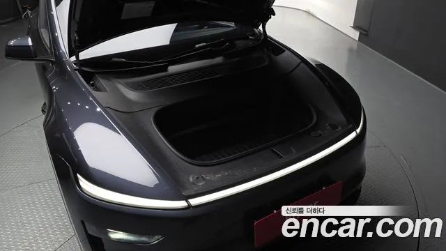 Tesla Model Y — Фото автомобиля 9