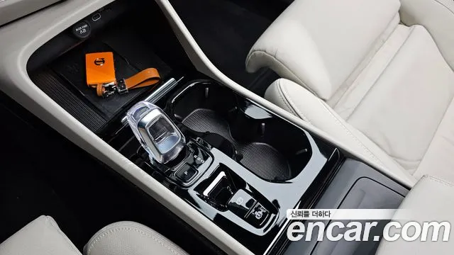 Вольво XC40 B4 Ultimate Bright — Фото автомобиля 9