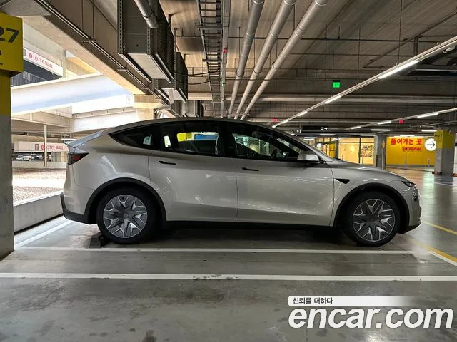 Tesla Model Y — Фото автомобиля 9