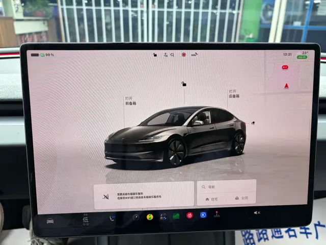 Tesla Model 3 — Фото автомобиля 15