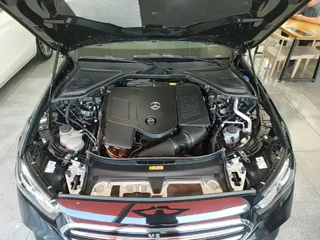 Mercedes-Benz E-Class — Фото автомобиля 19