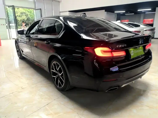 BMW 5 Series — Фото автомобиля 4