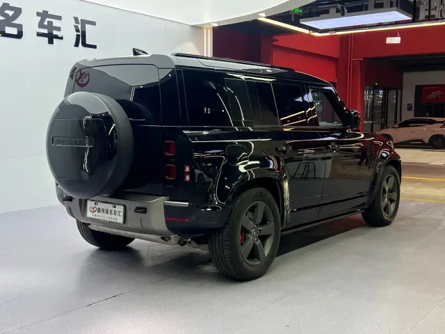 Land Rover Defender — Фото автомобиля 16