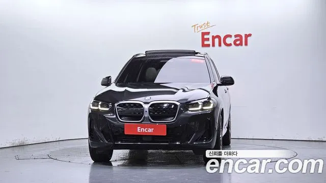 BMW iX3 — Фото автомобиля 3