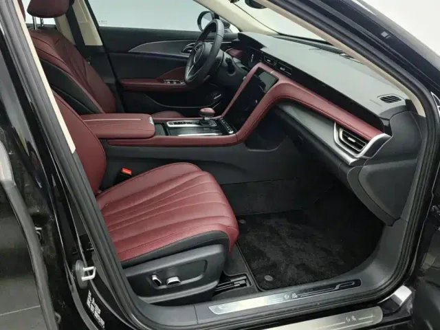 Hongqi H5 — Фото автомобиля 8