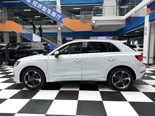 Audi Q3 — Фото автомобиля 4