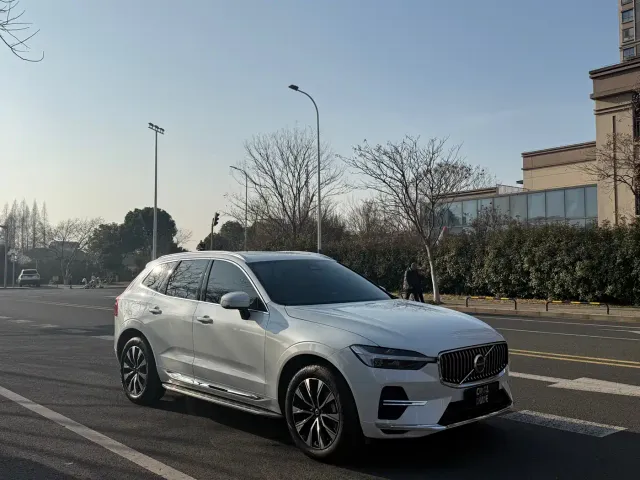 Volvo XC60 — Фото автомобиля 2