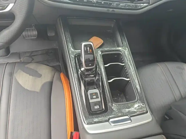 Dongfeng Yixuan MAX — Фото автомобиля 13