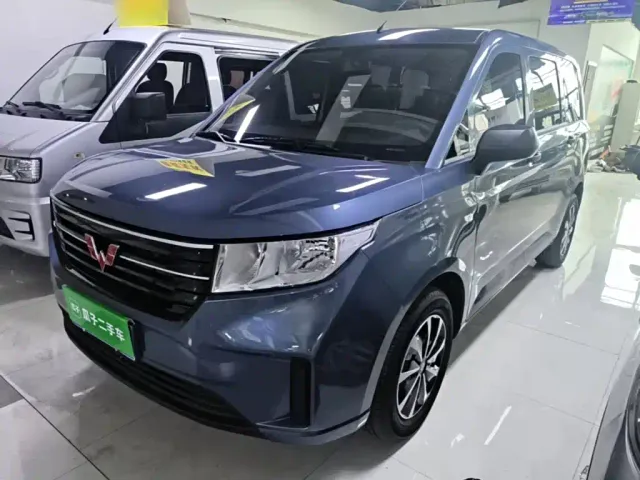 Фотография автомобиля — Wuling Hongguang Plus