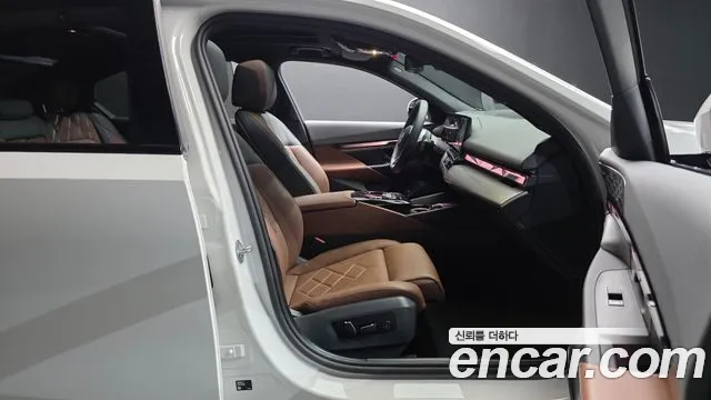 BMW 5 Series G60 — Фото автомобиля 16