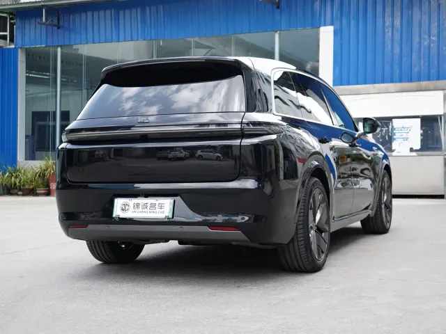 Li Auto L8 — Фото автомобиля 9