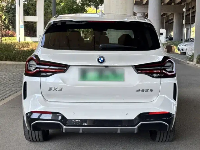 BMW iX3 — Фото автомобиля 5