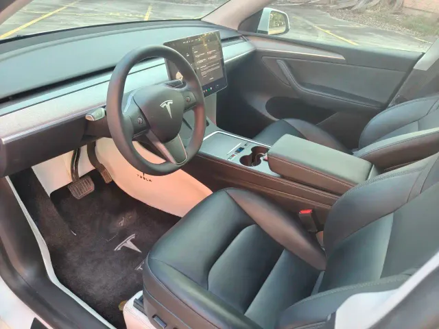 Tesla Model Y — Фото автомобиля 9