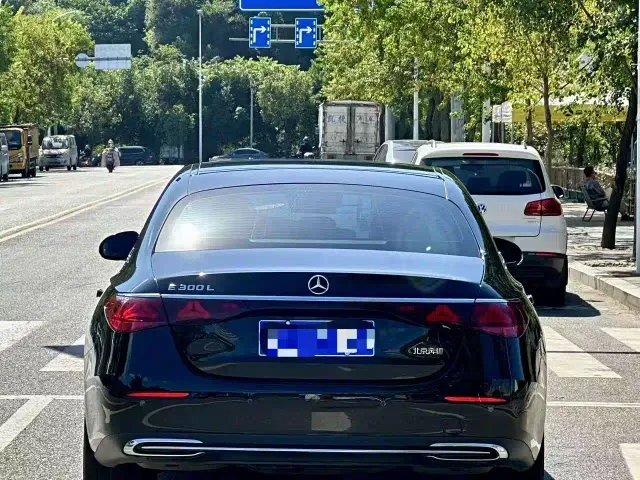 Mercedes-Benz E-Class — Фото автомобиля 9