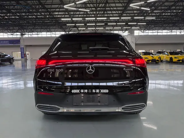 Mercedes-Benz EQE SUV — Фото автомобиля 12