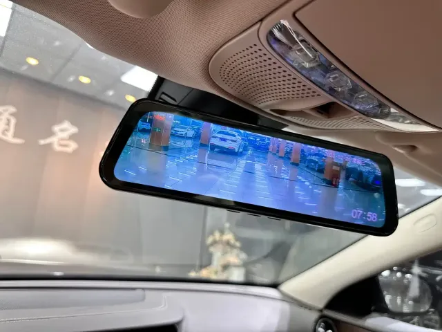 Mercedes-Benz E-Class — Фото автомобиля 15