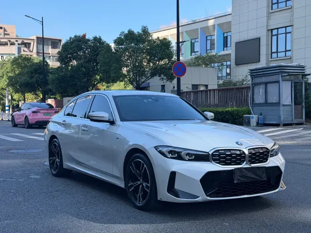 Фотография автомобиля — BMW 3 Series