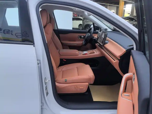 Leapmotor C10 — Фото автомобиля 8