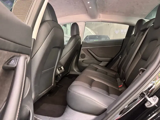 Tesla Model 3 — Фото автомобиля 5
