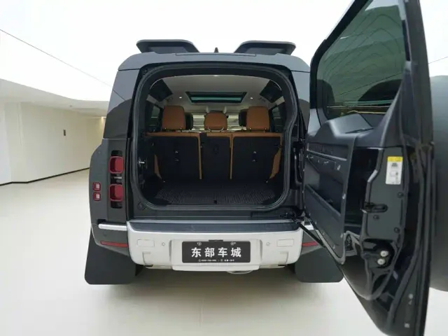 Land Rover Defender — Фото автомобиля 6