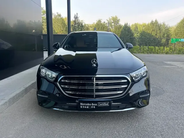 Mercedes-Benz E-Class — Фото автомобиля 2
