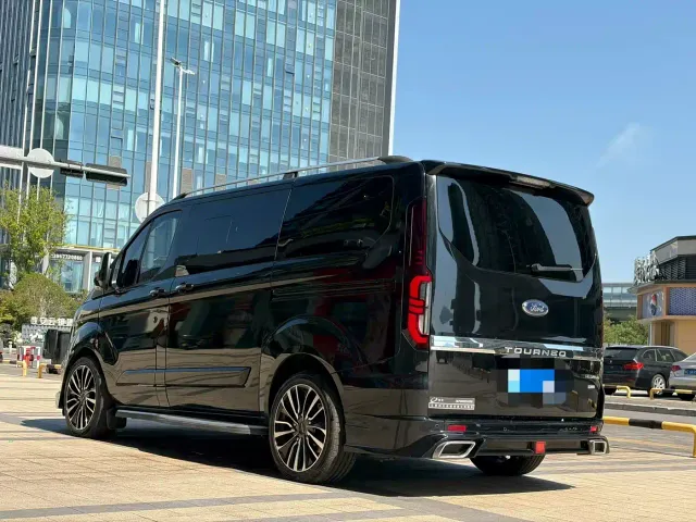 Ford Tourneo 2023 Model 2.0T Auto Premium Edition — Фото автомобиля 8