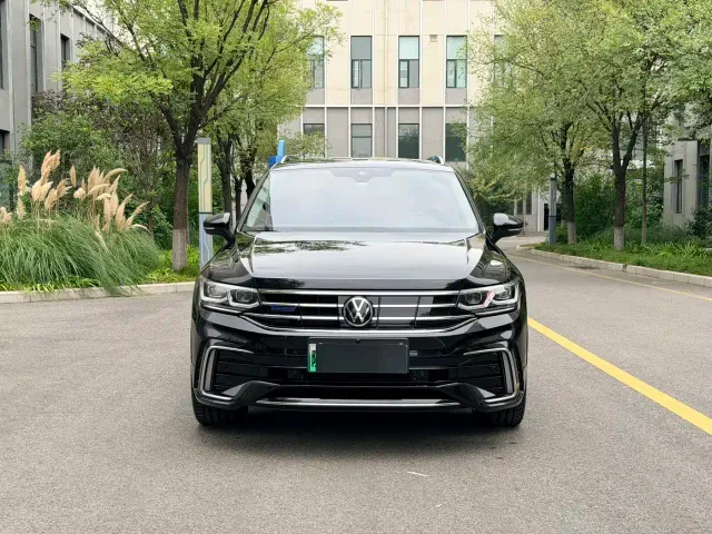 Volkswagen Tiguan L PHEV — Фото автомобиля 2