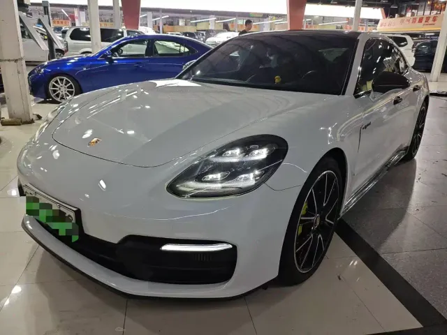 Фотография автомобиля — Porsche Panamera