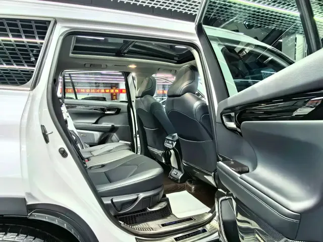Toyota Highlander — Фото автомобиля 6