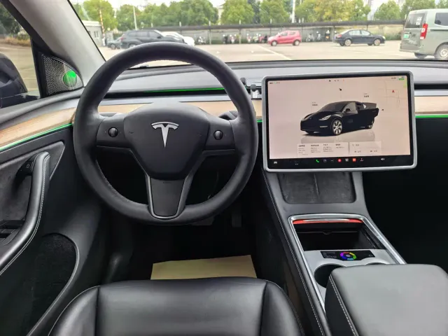 Tesla Model Y — Фото автомобиля 11