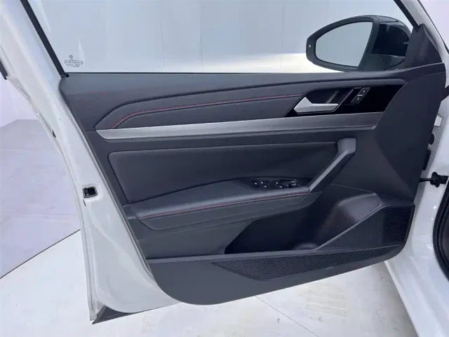Volkswagen Lavida — Фото автомобиля 15