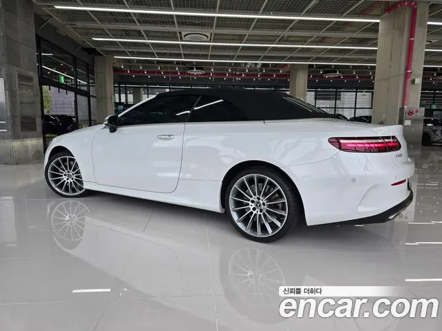 Mercedes-Benz E-Class — Фото автомобиля 3