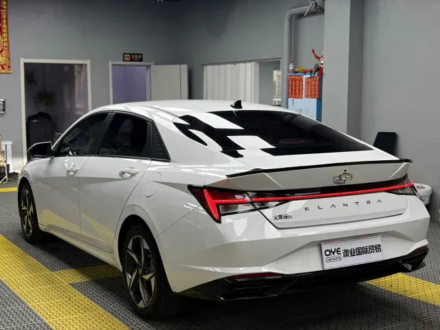 Hyundai Elantra — Фото автомобиля 4