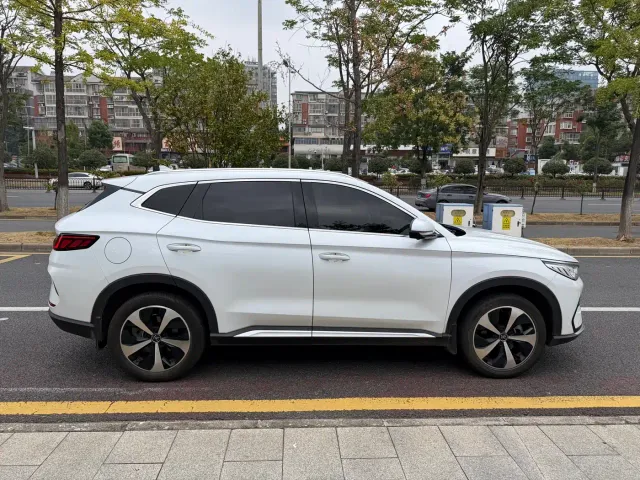 BYD Song PLUS — Фото автомобиля 8