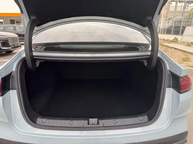 BYD Qin L — Фото автомобиля 19