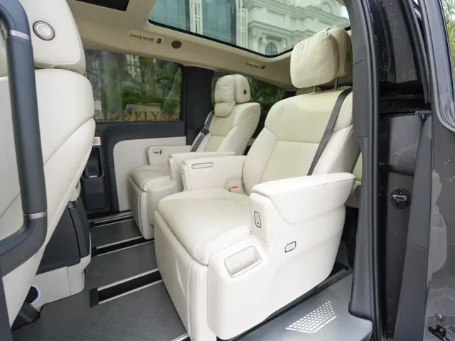 Li Auto MEGA — Фото автомобиля 15