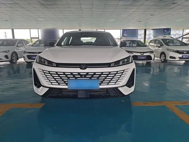 Changan Eado — Фото автомобиля 5